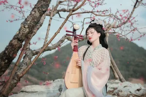 Spring Muse in Hanfu YiTuYu Art Language Vol.8879 Da Wai Wai Ge-29