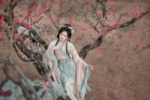 Spring Muse in Hanfu YiTuYu Art Language Vol.8879 Da Wai Wai Ge-4