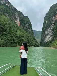 Tu San Gorge's Emerald Ribbon: Nho Que River's Breathtaking Beauty in Ha Giang Awaits Your Unforgettable Journey.-1