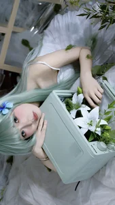 Ethereal Nature Portrait Photography: Duo Jin Sha Yu Zui Li in Art Language Vol.9287 – Aesthetic Moss-Inspired Fashion Editorial-3