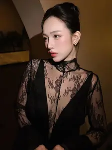 Captivating 'Mother of 4' Beauty, Surprisingly Slender Figure-4