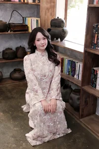 Elegant Floral Vietnamese Ao Dai - Traditional Silk Dress for Women | Authentic Cultural Fashion and Spring Style Inspiration-1
