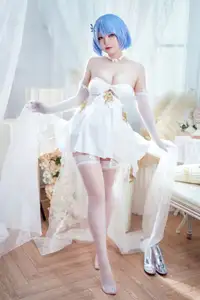 Coser Ban Ban Zi: Azur Lane Chapayev in White Knight's Melody Dress - Enchanting Beauty-13