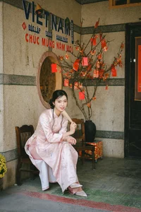 Experience the Charm of Hanoi Spring: Traditional Ao Dai Fashion in the Heart of Vietnam's Capital-4