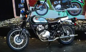 Kawasaki W230: Captivating Retro Motorcycle, Every Detail Shines, Priced at 125 Million VND-6