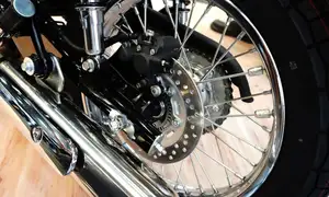 Kawasaki W230: Captivating Retro Motorcycle, Every Detail Shines, Priced at 125 Million VND-3