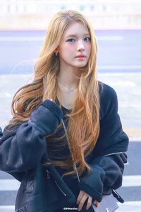 Hearts2Hearts 5th Gen Group Debuts Bold New Hair Colors and Edgy Visuals - View-2