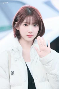 Hearts2Hearts 5th Gen Group Debuts Bold New Hair Colors and Edgy Visuals - View-3