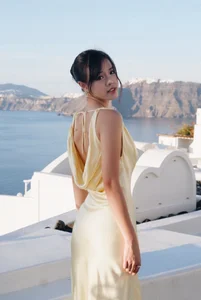 MC Thao Trang Embraces Tradition: Stunning Vietnamese Ao Dai Photoshoot for Tet Lunar New Year Celebrations-1