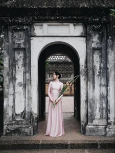 MC Thao Trang Embraces Tradition: Stunning Vietnamese Ao Dai Photoshoot for Tet Lunar New Year Celebrations-7