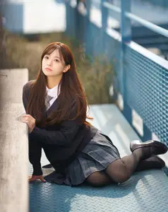 YiTuYu Vol.8824: Xiao Yi Schoolgirl Charm in Urban Setting - Captivating Youthful Elegance-9