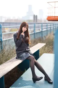 YiTuYu Vol.8824: Xiao Yi Schoolgirl Charm in Urban Setting - Captivating Youthful Elegance-16