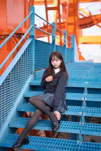 YiTuYu Vol.8824: Xiao Yi Schoolgirl Charm in Urban Setting - Captivating Youthful Elegance-18