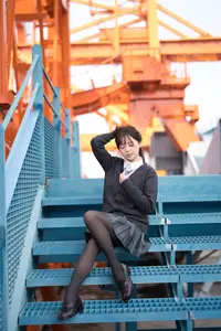 YiTuYu Vol.8824: Xiao Yi Schoolgirl Charm in Urban Setting - Captivating Youthful Elegance-8