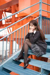 YiTuYu Vol.8824: Xiao Yi Schoolgirl Charm in Urban Setting - Captivating Youthful Elegance-0