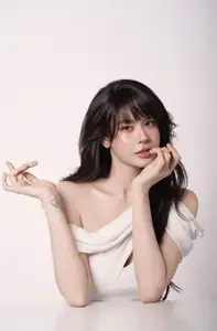 Truong Quynh Anh U40: Stunning Doll-Like Beauty & Chic Style Dazzle Fans.-5