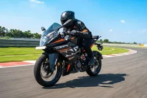 KTM RC 160 2026: The Bold Challenger to Yamaha R15-11