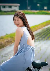 Suzuhara Riko: Radiant Smile On Green Grass Soft Warm Moments Of A Japanese Girl-12