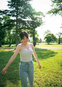 Suzuhara Riko: Radiant Smile On Green Grass Soft Warm Moments Of A Japanese Girl-1