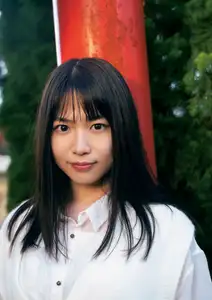 Suzuhara Riko: Radiant Smile On Green Grass Soft Warm Moments Of A Japanese Girl-11