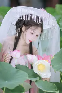Enchanting Grace: Yi Ming in Hanfu Amidst Lotus Pond | YiTuYu Vol.8804-4