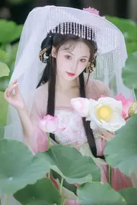 Enchanting Grace: Yi Ming in Hanfu Amidst Lotus Pond | YiTuYu Vol.8804-3