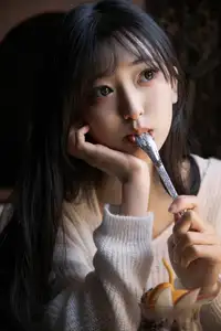 YiTuYu Vol.8549: Leng Ku Wang Ye's Dreamy Elegance in a White Sweater-0