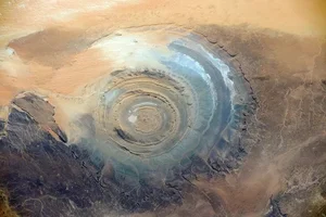 Discover the Eye of the Sahara: The Mysterious Richat Structure, a Breathtaking Geological Wonder Hidden Deep Within the Mauritanian Desert Sands-9