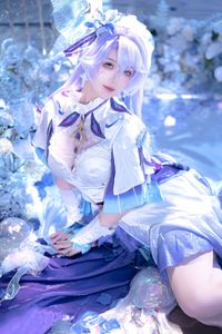 Dive into Wuthering Waves: Zouluyiao Zly's Enchanting Cantarella Cosplay - A Magical Frozen World Experience-4