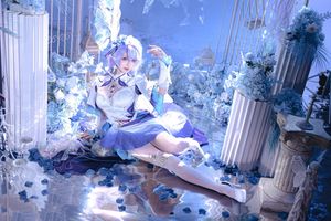 Dive into Wuthering Waves: Zouluyiao Zly's Enchanting Cantarella Cosplay - A Magical Frozen World Experience-8