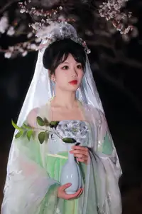 YiTuYu Vol.8718: Zhou Zhou AY - Ethereal Hanfu Beauty Amidst Enchanting Night Blossoms-6
