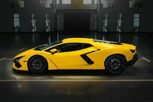 Lamborghini Revuelto: The Revolutionary V12 Plug-In Hybrid Supercar Redefining Italian Luxury and High-Performance Engineering-7