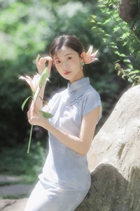 Modern Muse: The Captivating Cool Chinese Aesthetics of Tong Xuan Qi-34