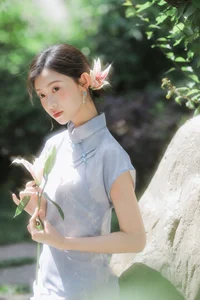 Modern Muse: The Captivating Cool Chinese Aesthetics of Tong Xuan Qi-5