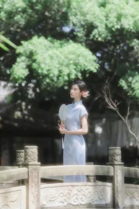 Modern Muse: The Captivating Cool Chinese Aesthetics of Tong Xuan Qi-17