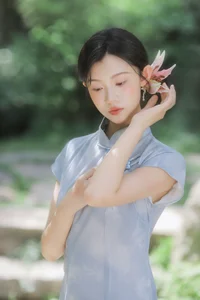 Modern Muse: The Captivating Cool Chinese Aesthetics of Tong Xuan Qi-23
