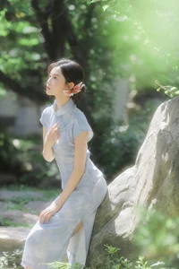 Modern Muse: The Captivating Cool Chinese Aesthetics of Tong Xuan Qi-26