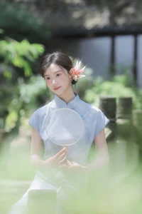 Modern Muse: The Captivating Cool Chinese Aesthetics of Tong Xuan Qi-9