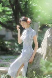 Modern Muse: The Captivating Cool Chinese Aesthetics of Tong Xuan Qi-10