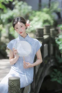 Modern Muse: The Captivating Cool Chinese Aesthetics of Tong Xuan Qi-36