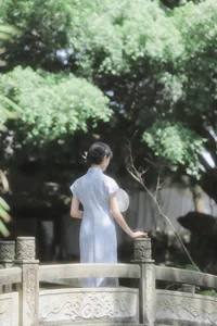 Modern Muse: The Captivating Cool Chinese Aesthetics of Tong Xuan Qi-22