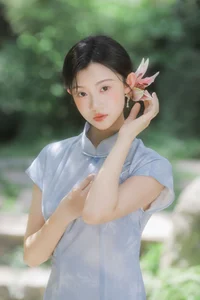 Modern Muse: The Captivating Cool Chinese Aesthetics of Tong Xuan Qi-13