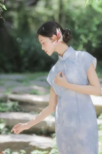 Modern Muse: The Captivating Cool Chinese Aesthetics of Tong Xuan Qi-30