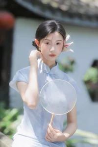 Modern Muse: The Captivating Cool Chinese Aesthetics of Tong Xuan Qi-3