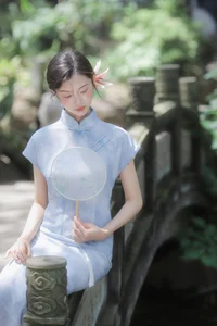 Modern Muse: The Captivating Cool Chinese Aesthetics of Tong Xuan Qi-27