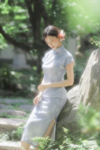 Modern Muse: The Captivating Cool Chinese Aesthetics of Tong Xuan Qi-12