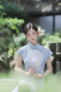 Modern Muse: The Captivating Cool Chinese Aesthetics of Tong Xuan Qi-25