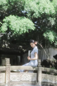 Modern Muse: The Captivating Cool Chinese Aesthetics of Tong Xuan Qi-15