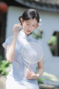 Modern Muse: The Captivating Cool Chinese Aesthetics of Tong Xuan Qi-11