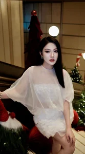The Timeless Beauty of the Vietnamese Ao Dai: A Look Back at Student Icon Trần Nguyễn Triệu Vy’s Stunning Style Evolution-9
